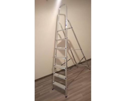 Алюминиевая лестница-стремянка Алюмет матовая, 7 ступеней Ам707
