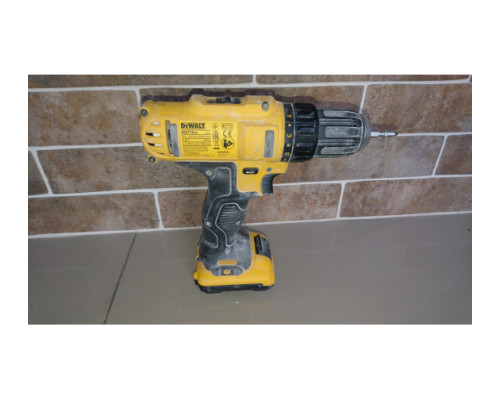 Аккумуляторная дрель-шуруповерт DEWALT DCD 710 D2