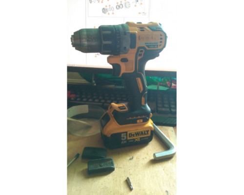 Бесщеточная дрель-шуруповерт DEWALT DCD791P2