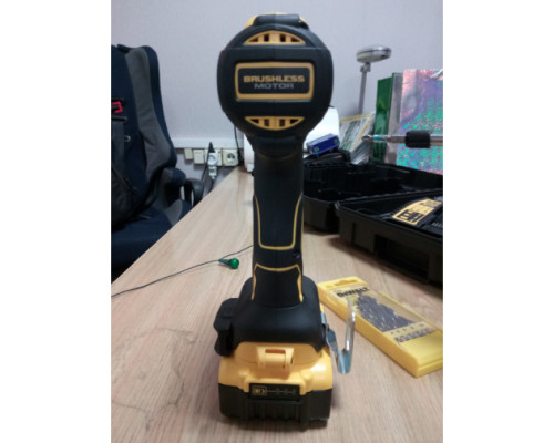 Бесщеточная дрель-шуруповерт DEWALT DCD791P2