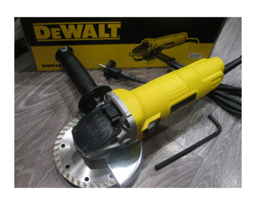 Болгарка (УШМ) DEWALT DWE 4051 Болгарка (УШМ) DEWALT DWE 4051