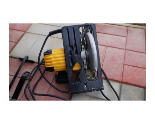 Дисковая пила DEWALT DWE 550 Дисковая пила DEWALT DWE 550