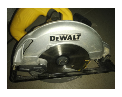 Дисковая пила DEWALT DWE 550