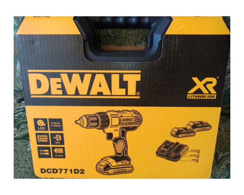 Дрель-шуруповерт DEWALT 2.0 Ач DCD771D2