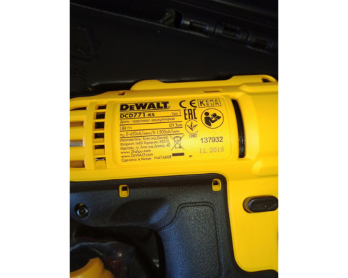 Дрель-шуруповерт DEWALT 2.0 Ач DCD771D2