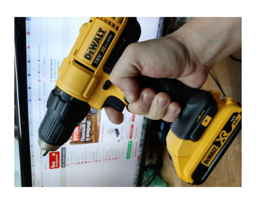 Дрель-шуруповерт DEWALT 2.0 Ач DCD771D2