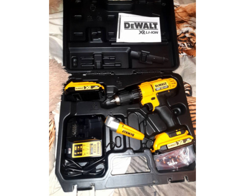 Дрель-шуруповерт DEWALT 2.0 Ач DCD771D2