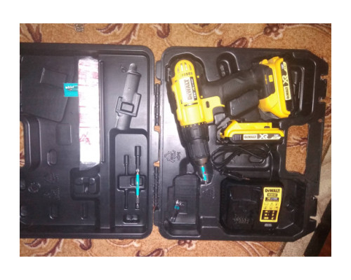 Дрель-шуруповерт DEWALT 2.0 Ач DCD771D2
