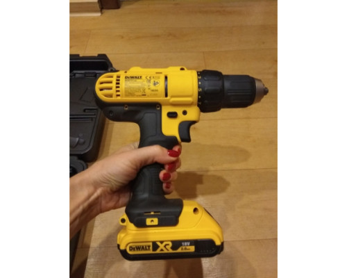 Дрель-шуруповерт DEWALT 2.0 Ач DCD771D2
