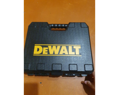 Дрель-шуруповерт DEWALT 2.0 Ач DCD771D2