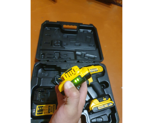 Дрель-шуруповерт DEWALT 2.0 Ач DCD771D2