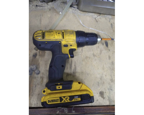 Дрель-шуруповерт DEWALT 2.0 Ач DCD771D2