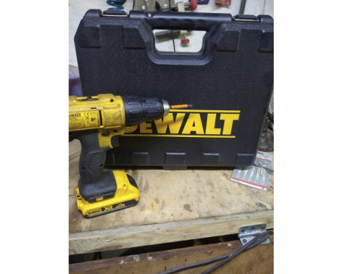 Дрель-шуруповерт DEWALT 2.0 Ач DCD771D2