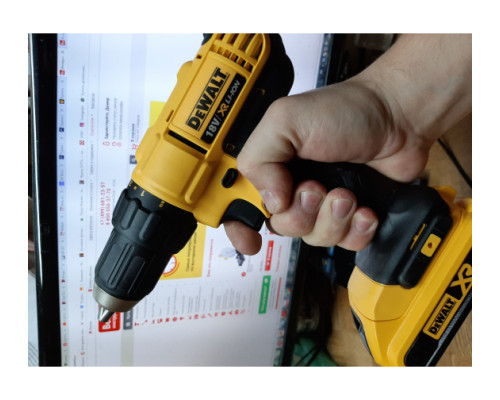 Дрель-шуруповерт DEWALT 2.0 Ач DCD771D2