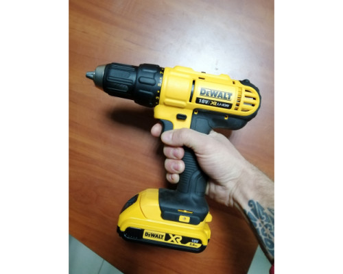 Дрель-шуруповерт DEWALT 2.0 Ач DCD771D2