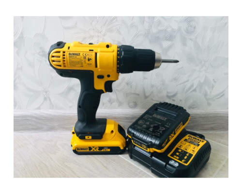 Дрель-шуруповерт DEWALT 2.0 Ач DCD771D2