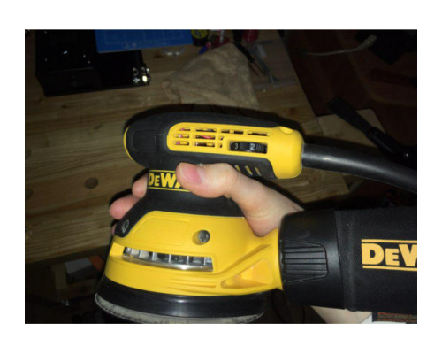 Эксцентриковая шлифмашина DEWALT DWE6423