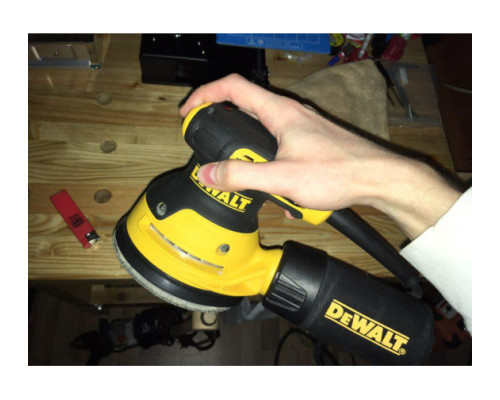 Эксцентриковая шлифмашина DEWALT DWE6423 Эксцентриковая шлифмашина DEWALT DWE6423