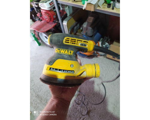 Эксцентриковая шлифмашина DEWALT DWE6423 Эксцентриковая шлифмашина DEWALT DWE6423