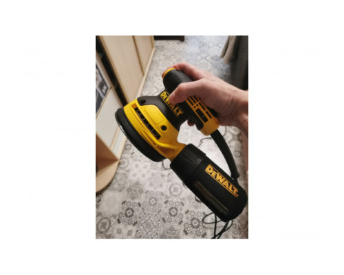 Эксцентриковая шлифмашина DEWALT DWE6423