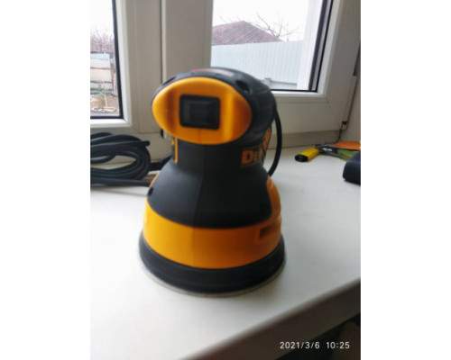 Эксцентриковая шлифмашина DEWALT DWE6423 Эксцентриковая шлифмашина DEWALT DWE6423