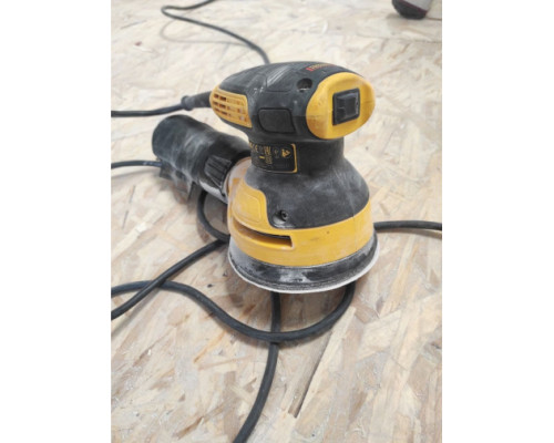 Эксцентриковая шлифмашина DEWALT DWE6423 Эксцентриковая шлифмашина DEWALT DWE6423