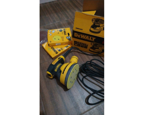 Эксцентриковая шлифмашина DEWALT DWE6423 Эксцентриковая шлифмашина DEWALT DWE6423