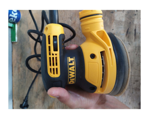 Эксцентриковая шлифмашина DEWALT DWE6423 Эксцентриковая шлифмашина DEWALT DWE6423