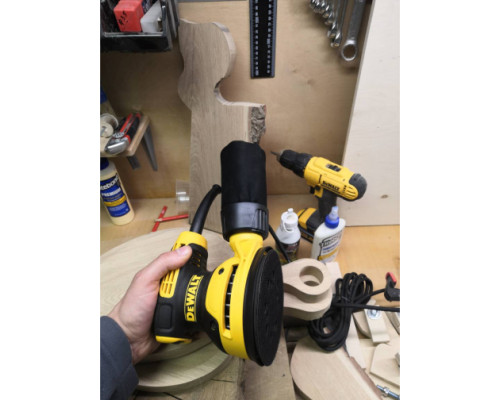 Эксцентриковая шлифмашина DEWALT DWE6423 Эксцентриковая шлифмашина DEWALT DWE6423