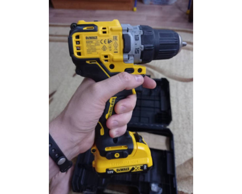 Компактная дрель-шуруповерт DEWALT 12 В XR DCD701D2-QW