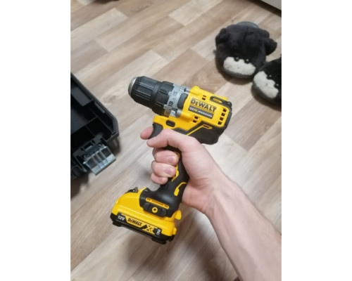 Компактная дрель-шуруповерт DEWALT 12 В XR DCD701D2-QW