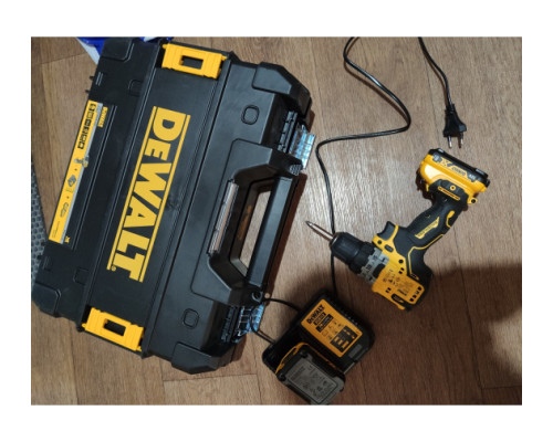 Компактная дрель-шуруповерт DEWALT 12 В XR DCD701D2-QW