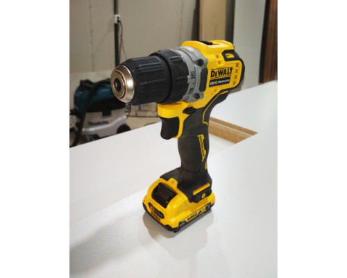 Компактная дрель-шуруповерт DEWALT 12 В XR DCD701D2-QW