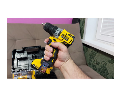 Компактная дрель-шуруповерт DEWALT 12 В XR DCD701D2-QW