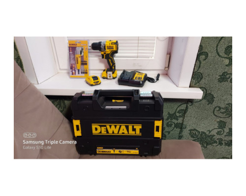 Компактная дрель-шуруповерт DEWALT 12 В XR DCD701D2-QW