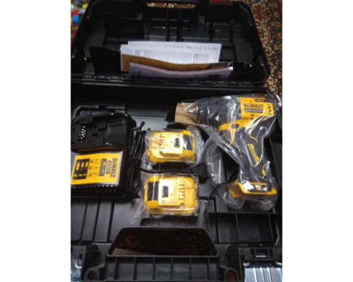 Компактная дрель-шуруповерт DEWALT 12 В XR DCD701D2-QW