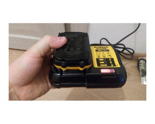 Компактная дрель-шуруповерт DEWALT 12 В XR DCD701D2-QW