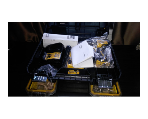 Компактная дрель-шуруповерт DEWALT 12 В XR DCD701D2-QW