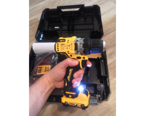 Компактная дрель-шуруповерт DEWALT 12 В XR DCD701D2-QW