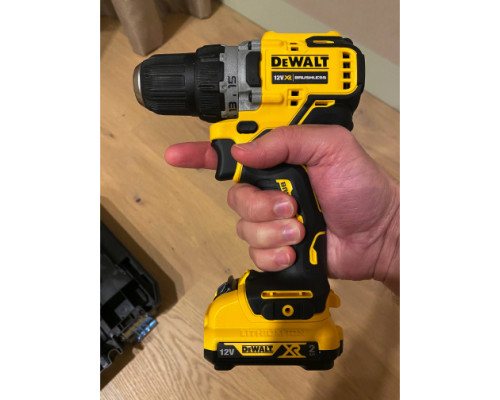 Компактная дрель-шуруповерт DEWALT 12 В XR DCD701D2-QW