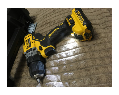 Компактная дрель-шуруповерт DEWALT 12 В XR DCD701D2-QW