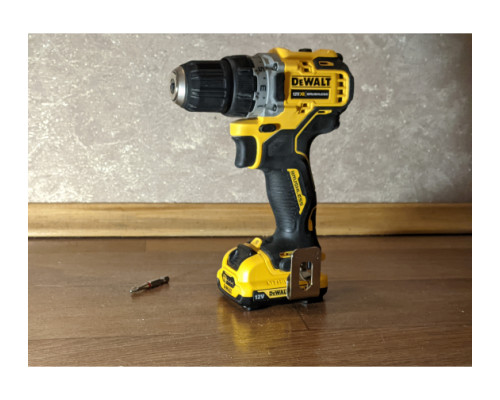 Компактная дрель-шуруповерт DEWALT 12 В XR DCD701D2-QW