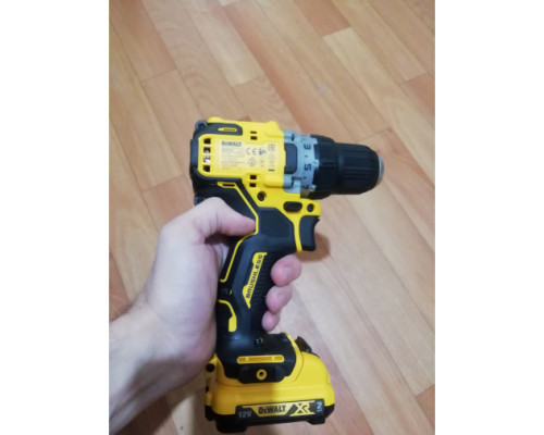 Компактная дрель-шуруповерт DEWALT 12 В XR DCD701D2-QW