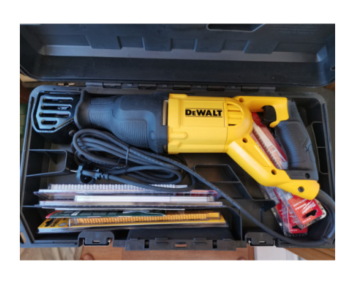 Сабельная пила DEWALT DWE305PK