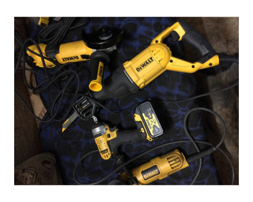 Сабельная пила DEWALT DWE305PK