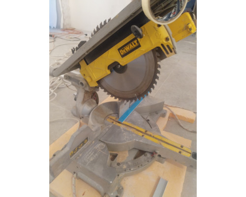Торцовочная пила DEWALT D 27111