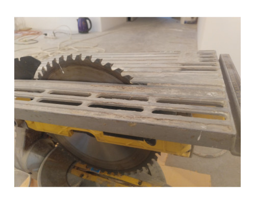 Торцовочная пила DEWALT D 27111