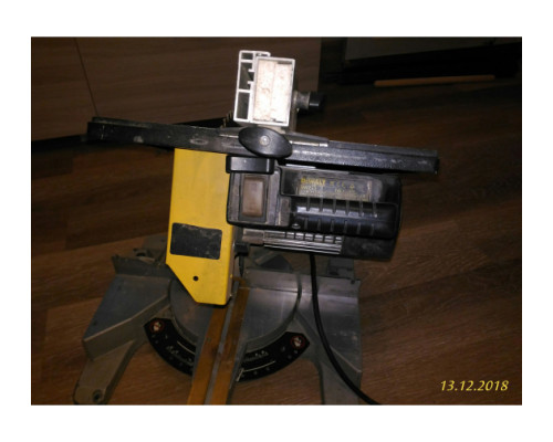 Торцовочная пила DEWALT D 27111