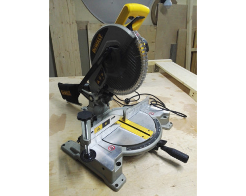 Торцовочная пила DEWALT DW714 Торцовочная пила DEWALT DW714