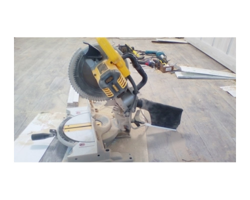 Торцовочная пила DEWALT DW714 Торцовочная пила DEWALT DW714